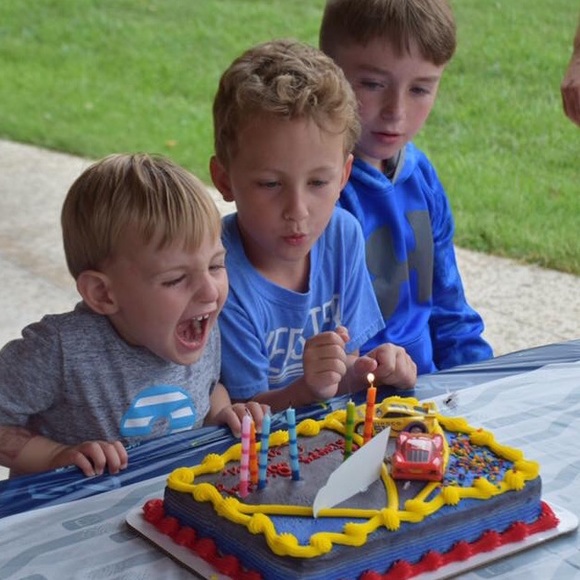 Buy with Confidence! Im a Posh Ambassador with a Five Star Rating! - Picture 8 of 10